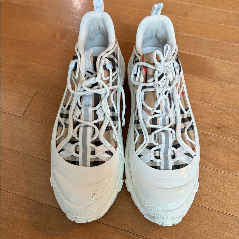 BURBERRY MENS SNEAKER SIZE 46 WHITE WITH CLASSIC BURBERRY CANVAS PRINT